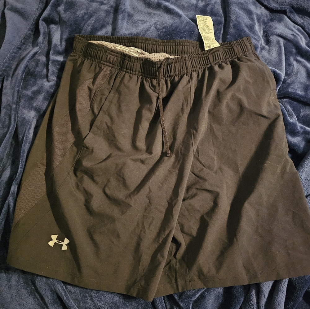 Under Armour heatgear black shorts